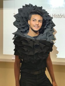 trabalho história da moda - gola rufo estilizada