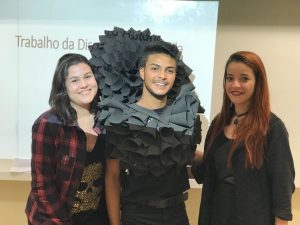 trabalho história da moda - gola rufo estilizada